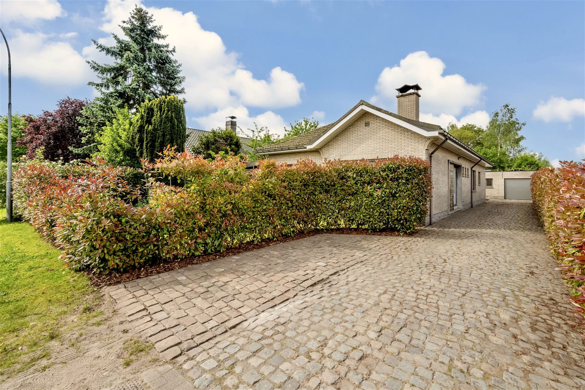 Mooie bungalow met 3 slpks, tuin en garage foto 4