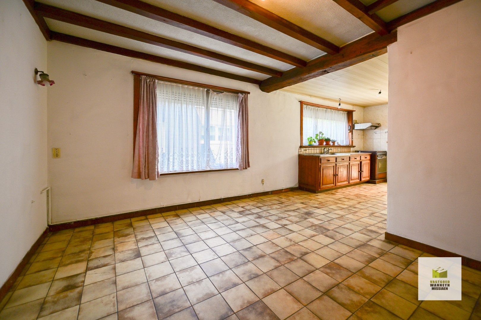 Te renoveren woning met 3 slaapkamers en zongerichte tuin op centrale ligging te Tielt foto 6