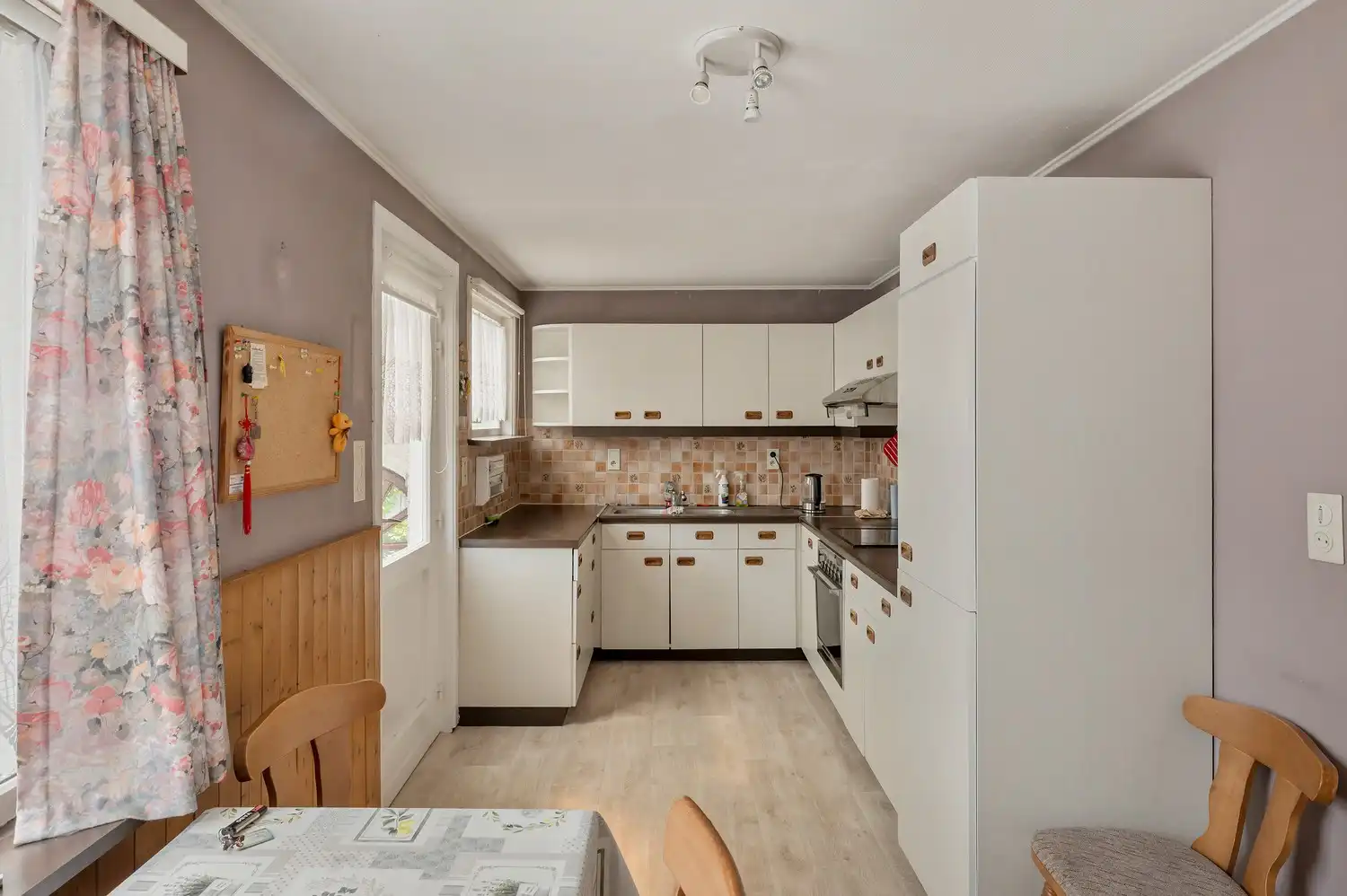 PRACHTIG GELEGEN WONING VLAK BIJ CENTRUM BONHEIDEN foto 9