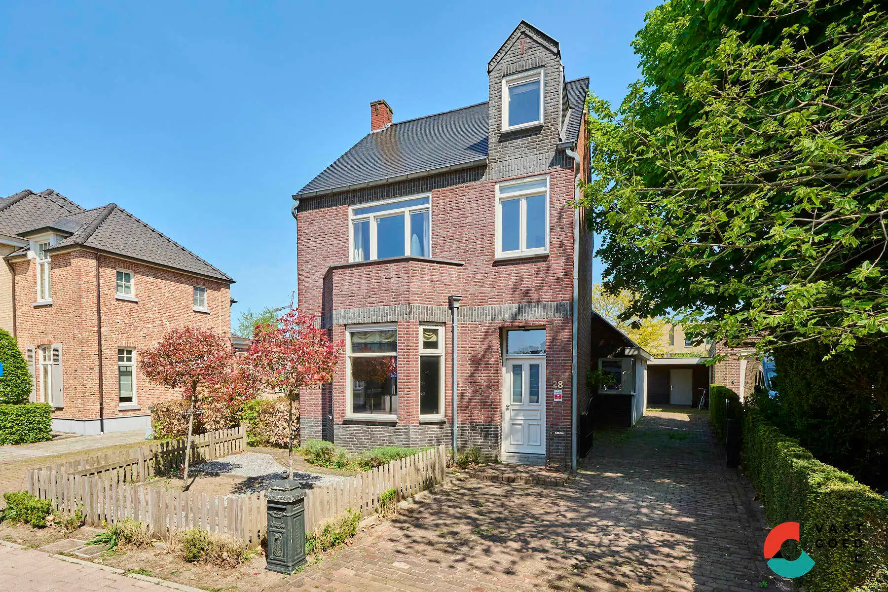 Uniek herenhuis met tuin in het centrum foto 2