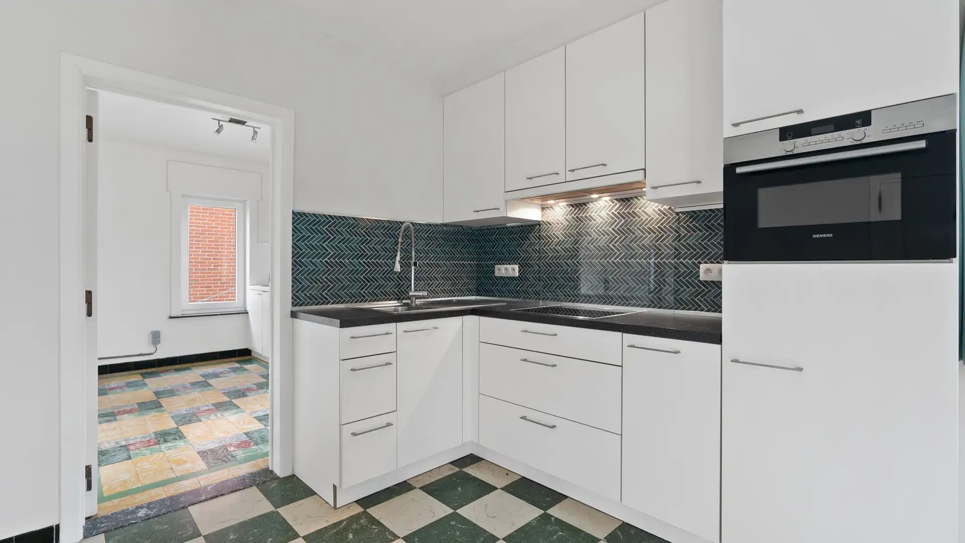 Vrijstaande woning op een perceel van 16a 25ca foto 10