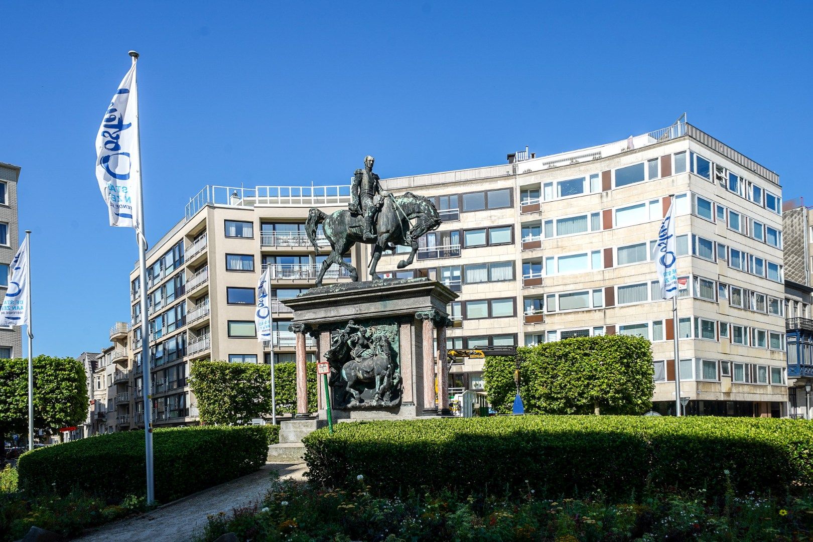 Prachtig vernieuwd 2-slaapkamerappartement centrum Oostende foto 16