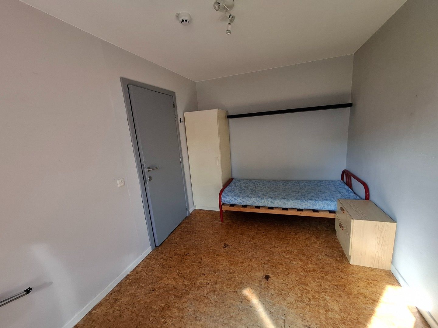 STUDENTENKAMER (geen domicilie mogelijk!) met fietsenstalling op binnenkoer. foto 30
