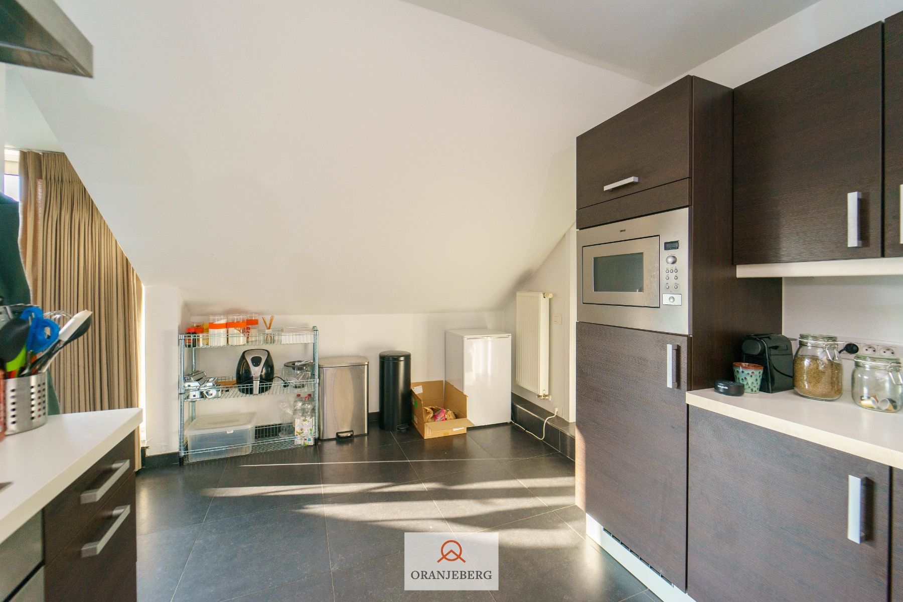 Centraal gelegen 2 slaapkamer-appartement met zicht op de Coupure! foto 17