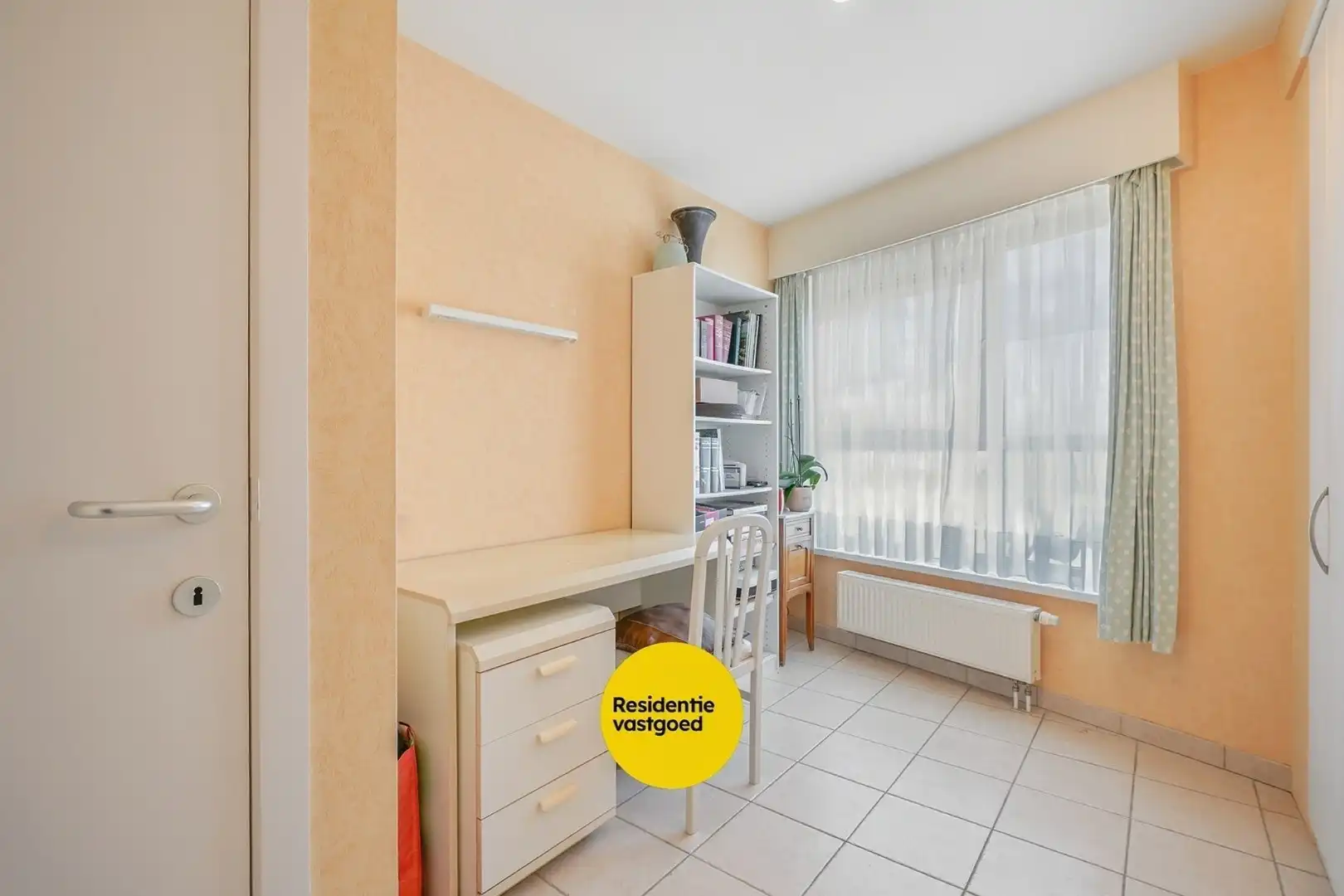 Instapklaar 2-slaapkamerappartement (89m² + 8m² terras) nabij de haven van Nieuwpoort. foto 11
