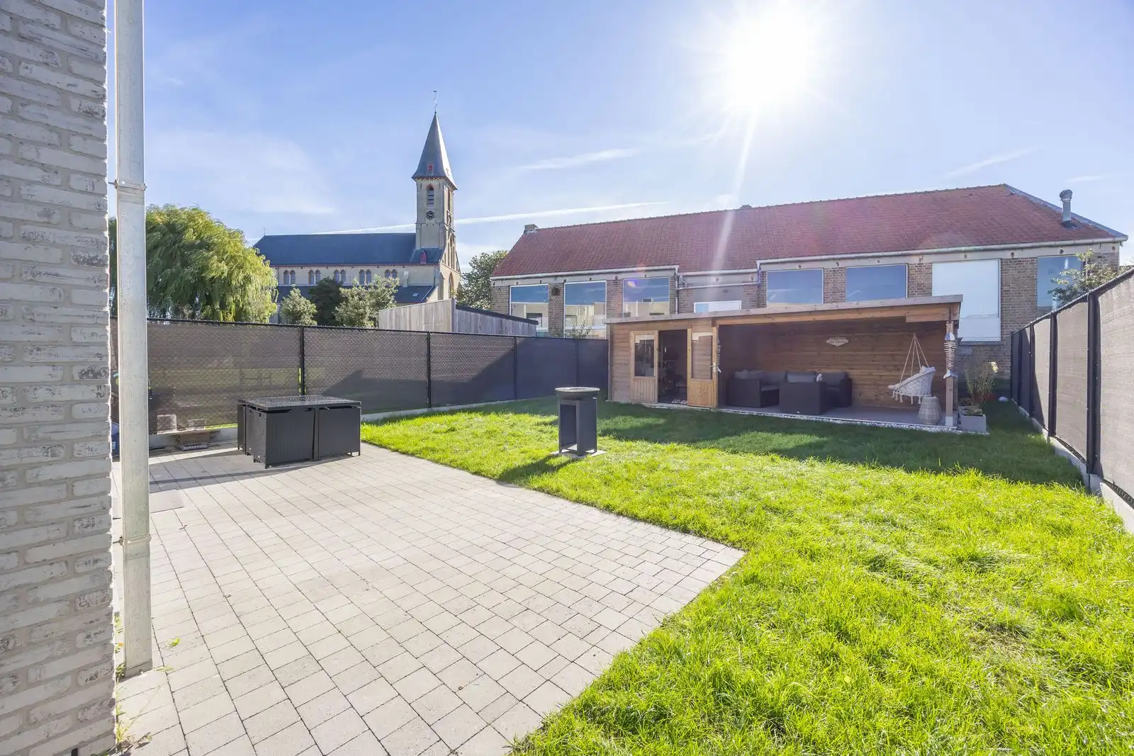 Jonge halfopen woning met 3 slpk, gezellige tuin én kwalitatieve afwerking foto 9