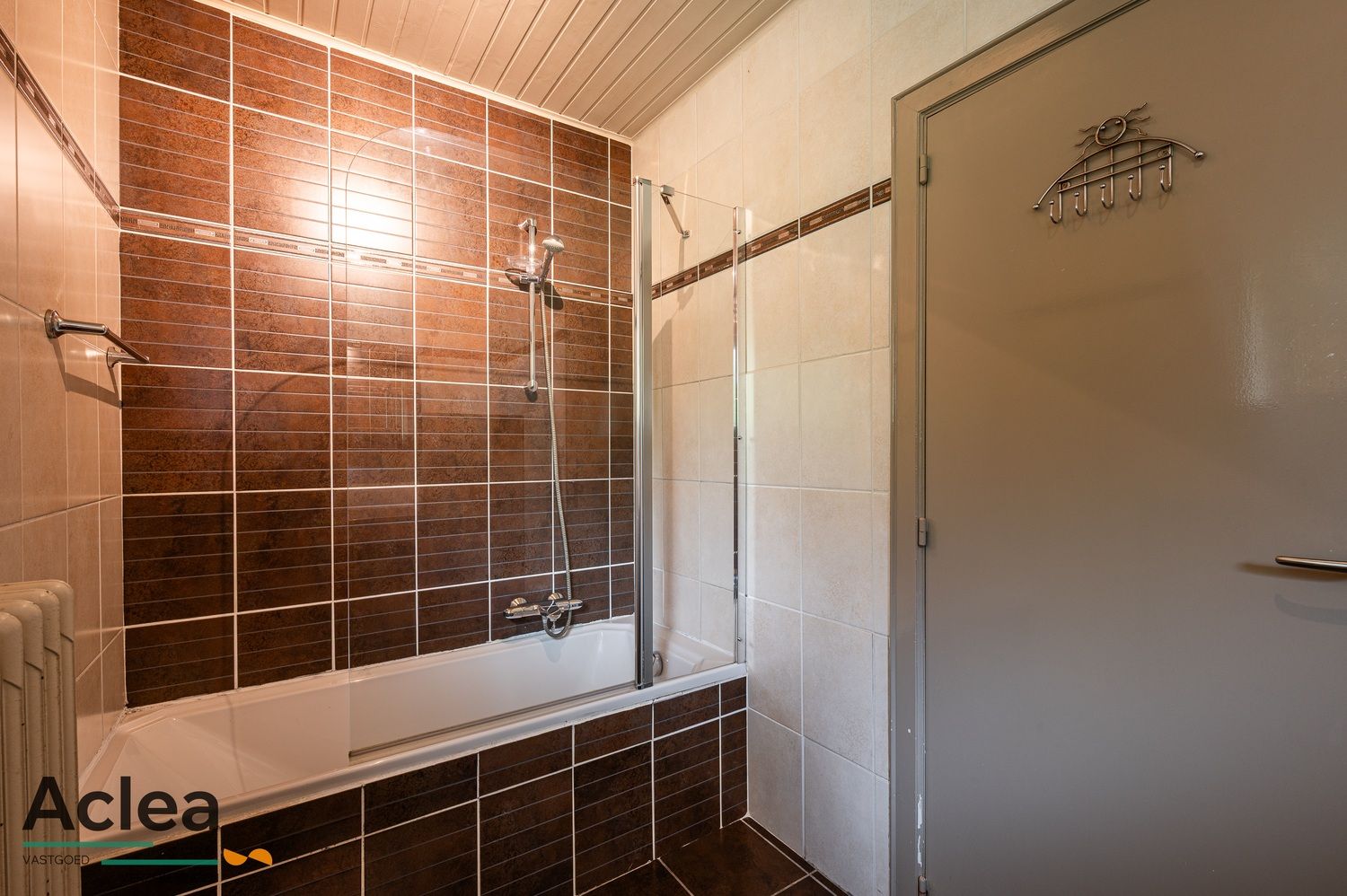 Ruime halfopen bebouwing met 5 slpks op strategische locatie in Zomergem foto 22