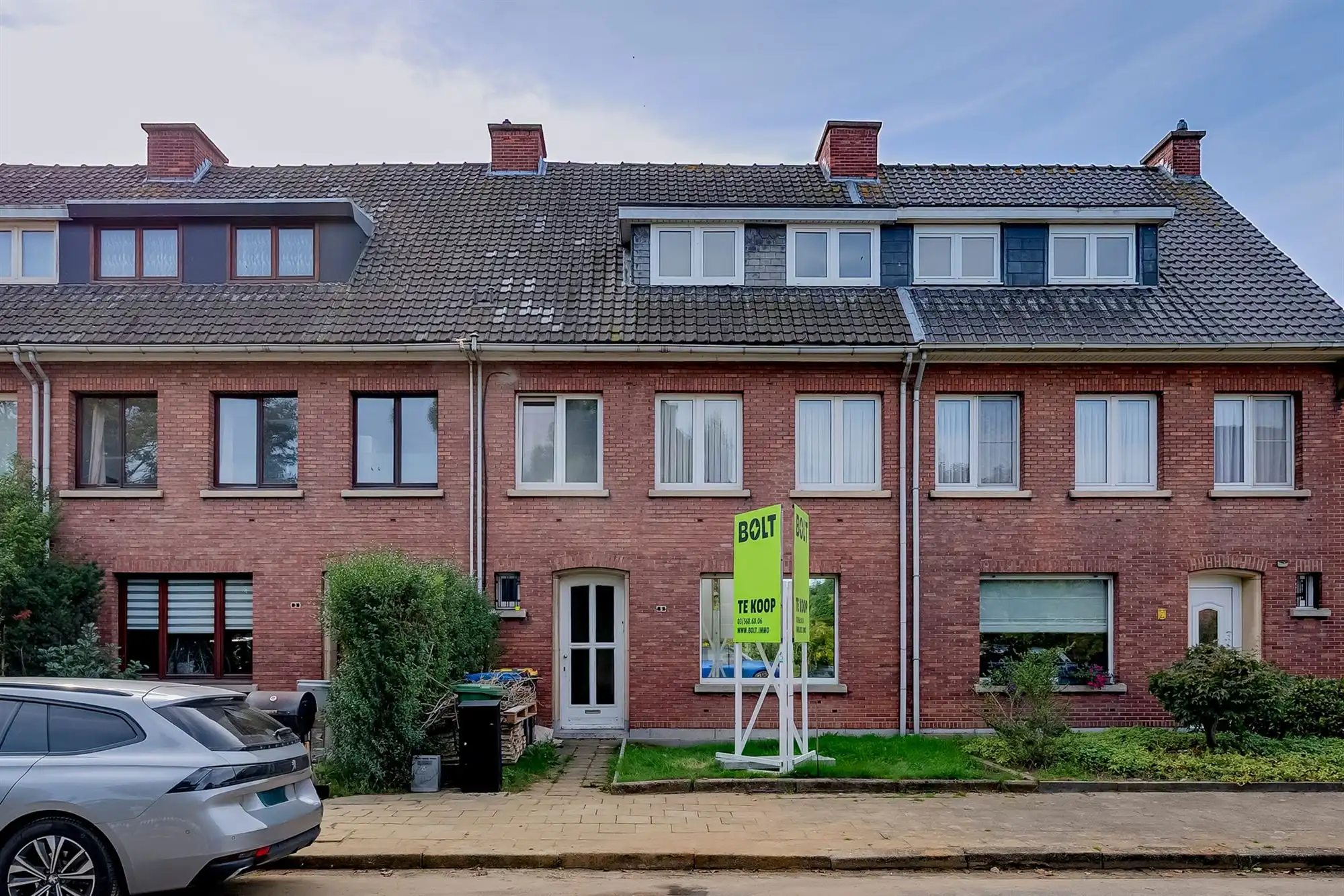Instapklare woning met 4 (mog 5.) slaapkamers en tuin op rustige locatie!  foto {{pictureIndex}}