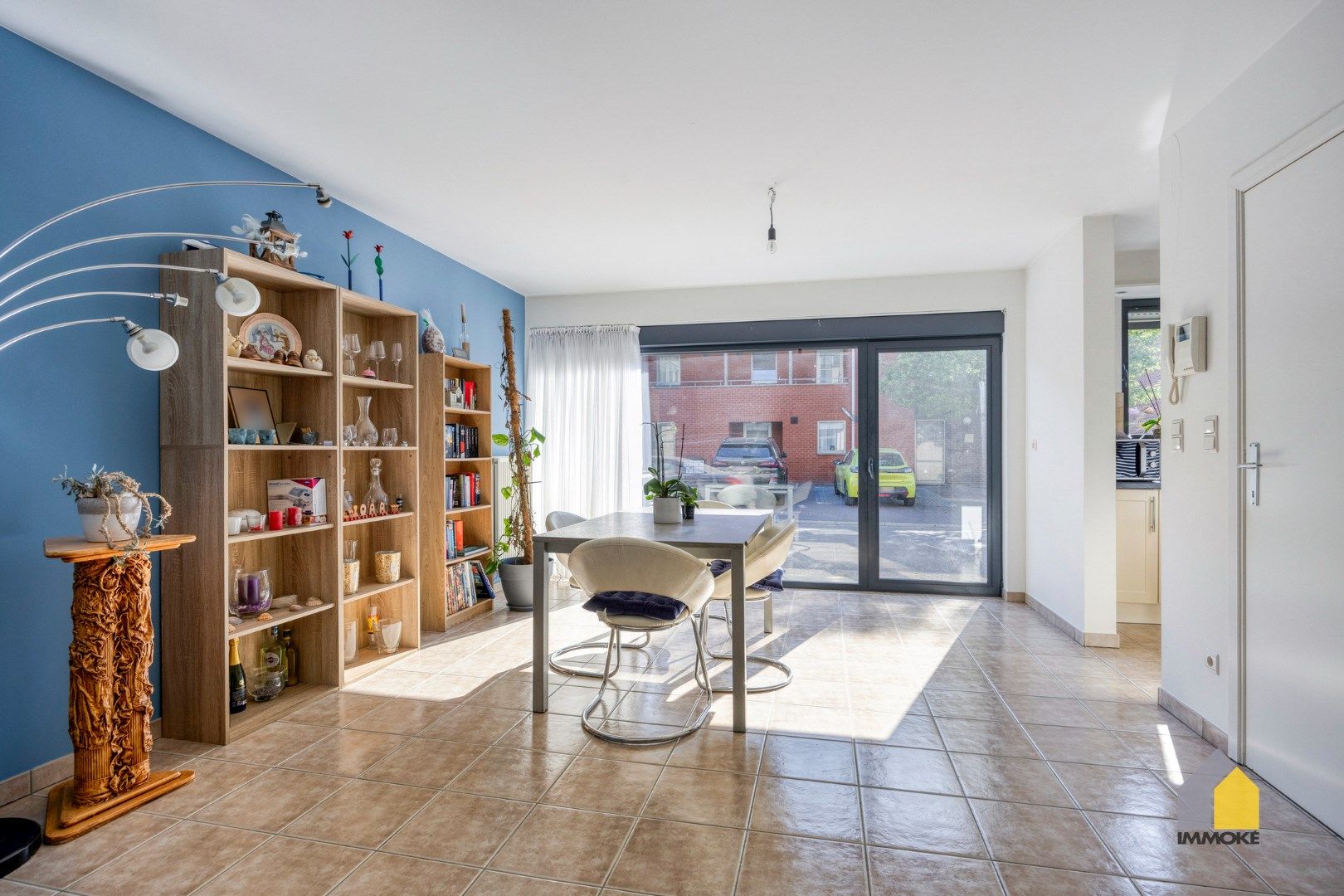 Gelijkvloersappartement met 2 slpks en kelderberging. foto 3