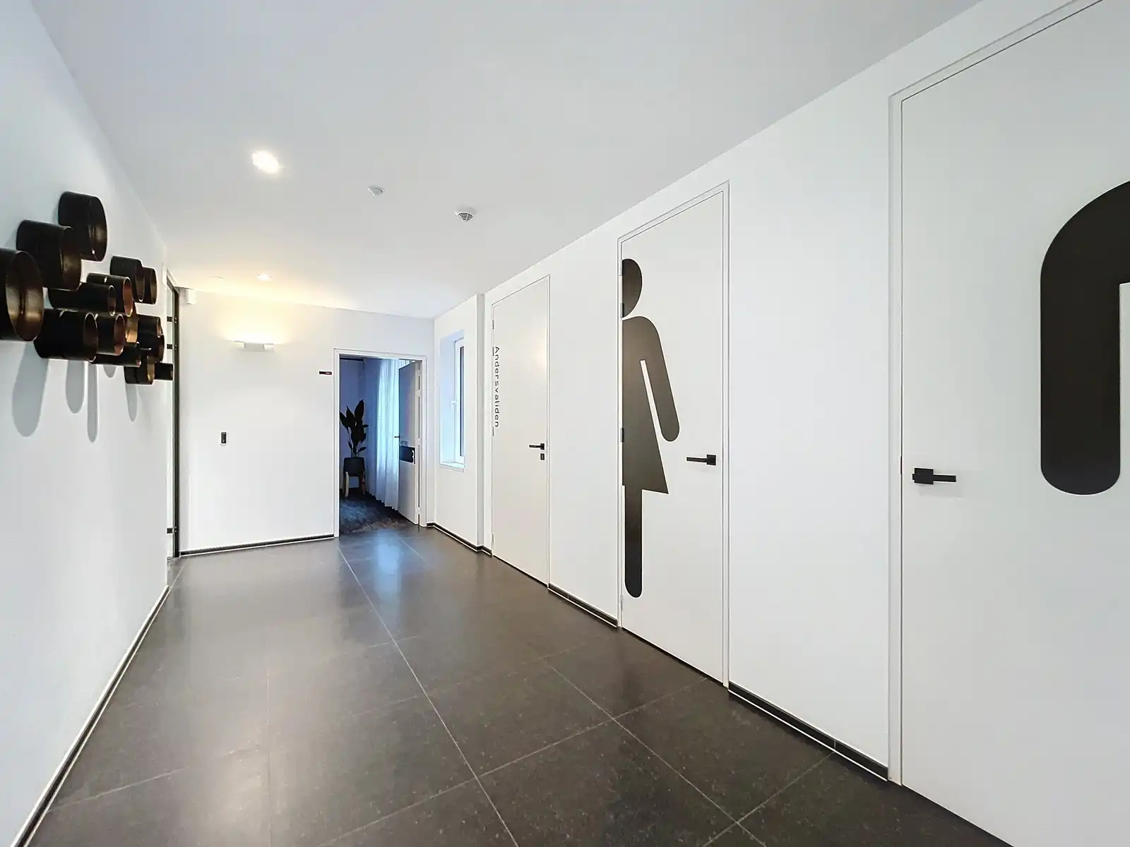 Duplex-kantoorruimte met 6/9 werkplekken in dienstencentrum. foto 24