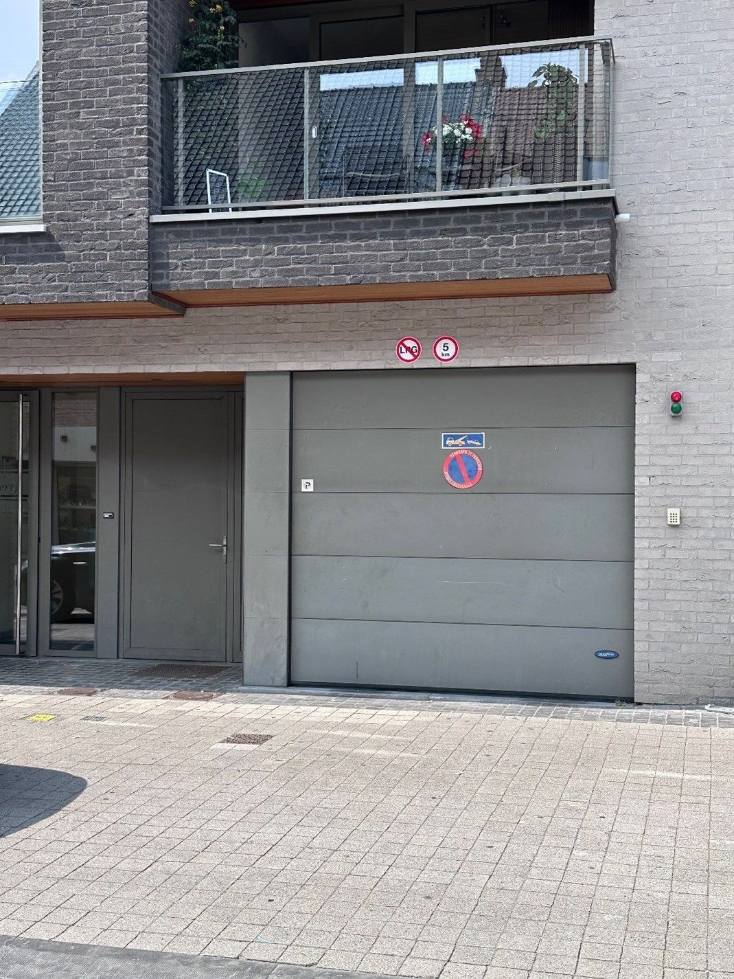 Ondergrondse parkeerplaats in centrum Gistel  foto 9