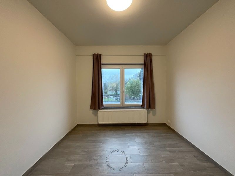 Mooi gerenoveerd appartement met 2 slaapkamers foto 9