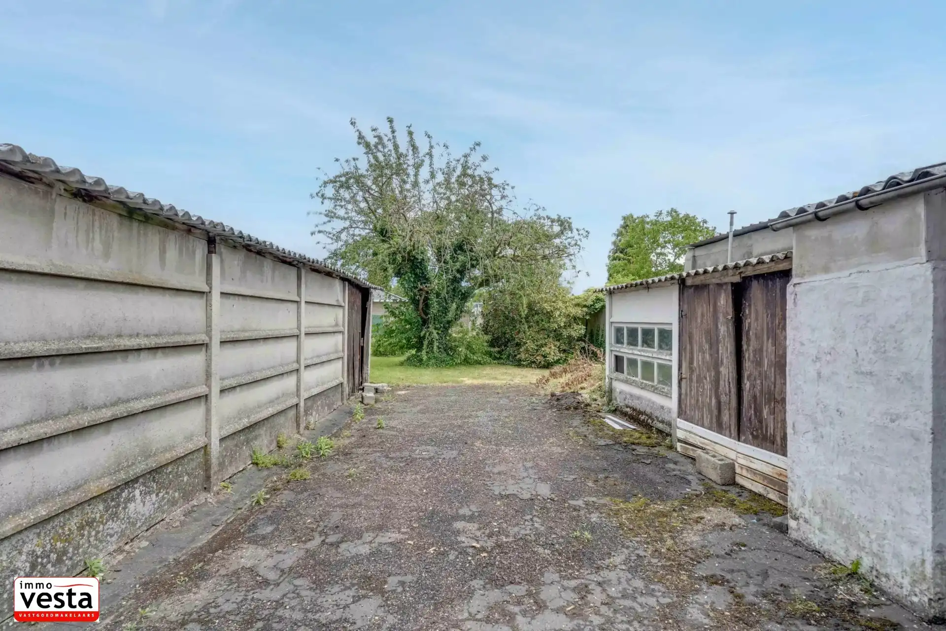 Ruime, centraal gelegen woning met renovatiepotentieel foto 20