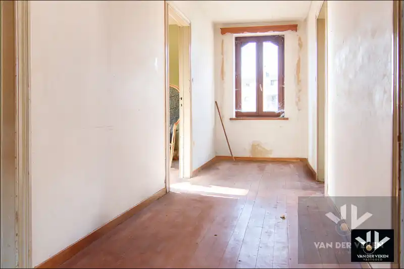 Karaktervolle, te renoveren woning op een perceel van ruim 12 aren. Ideaal gelegen nabij het centrum van Tongeren! foto 13