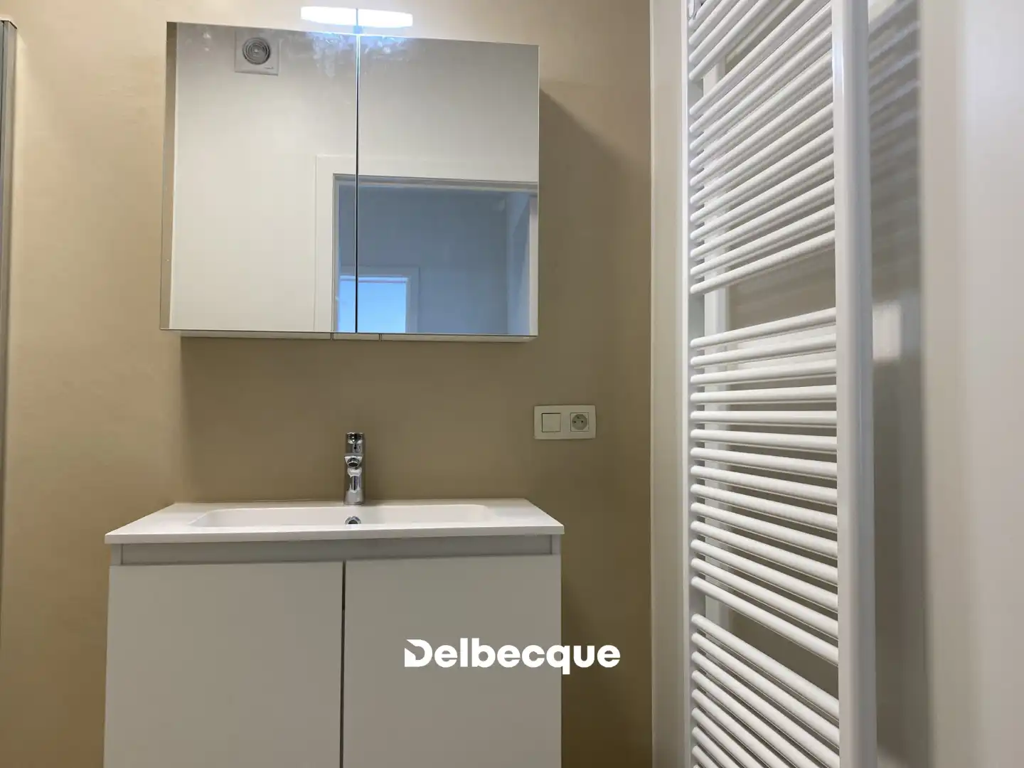 Lichtrijk en modern appartement met 2 slaapkamers te Kristus-Koning foto 11