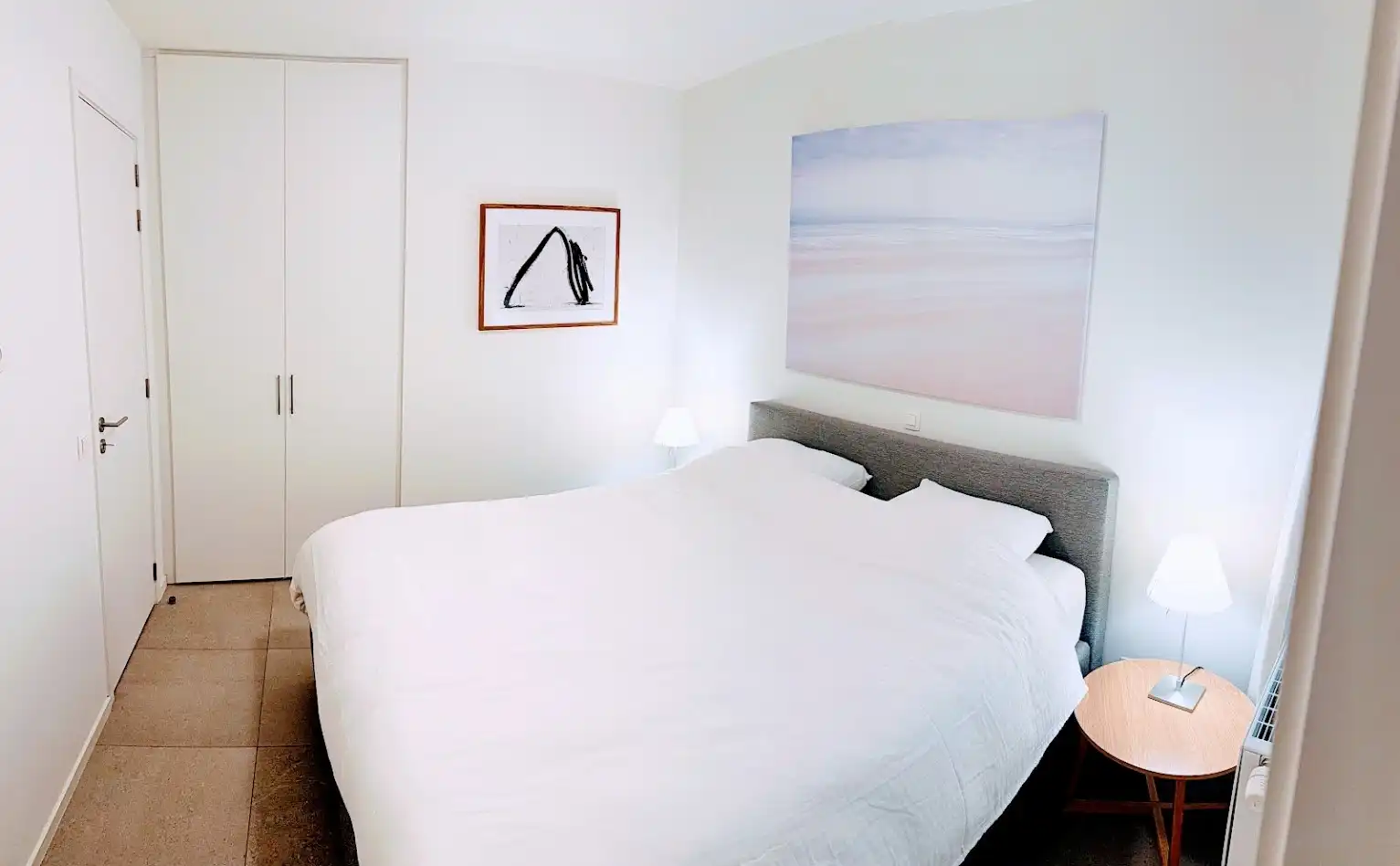 Zeer recent gemeubeld  en zonnig  app. met zijdelings zeezicht vlakbij  het Rubensplein.  foto 9