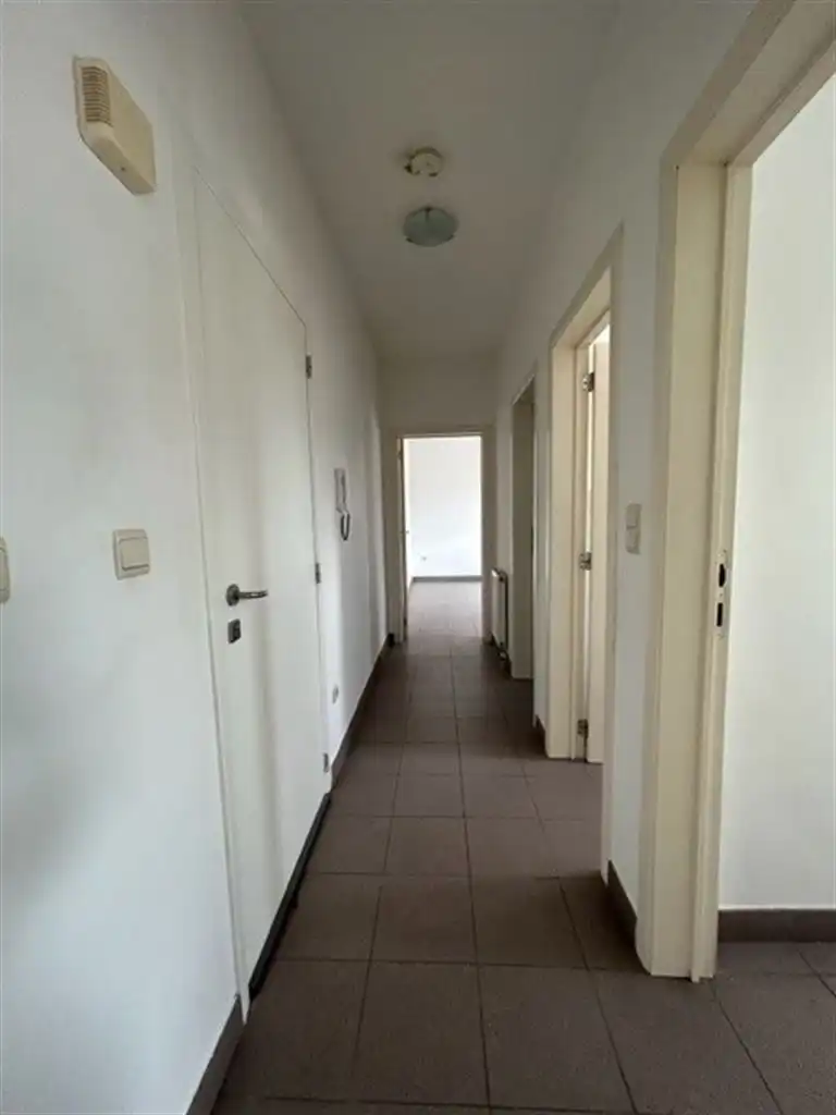 Gezellig appartement met 1 slaapkamer en carport. foto 5