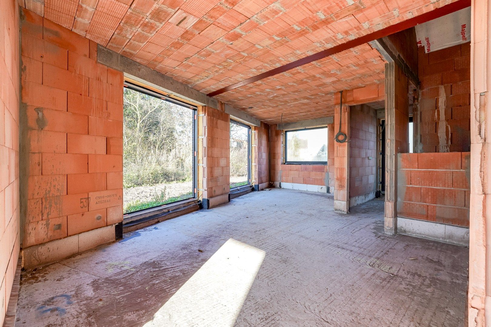 Moderne halfopen nieuwbouw woning op 326 m² met hoogwaardige afwerking foto 2