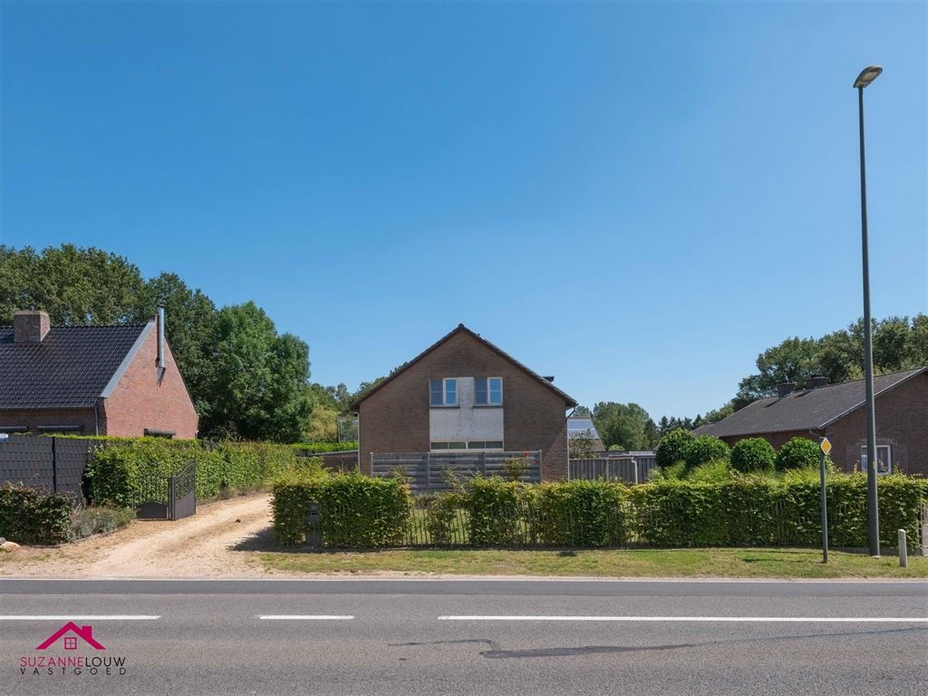 Ruime, vrijstaande gezinswoning in landelijke stijl, op ruim, volledig omheind perceel   foto 7