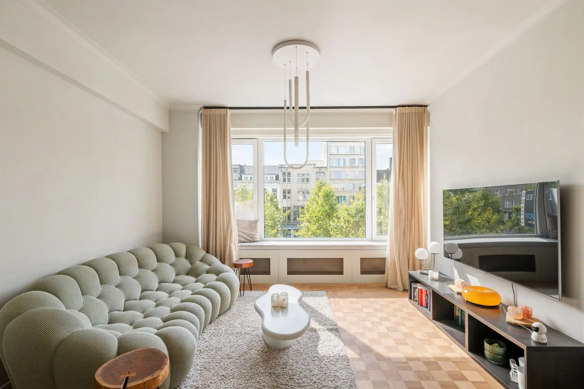 Stijlvol gerenoveerd stadsappartement met terras foto 4