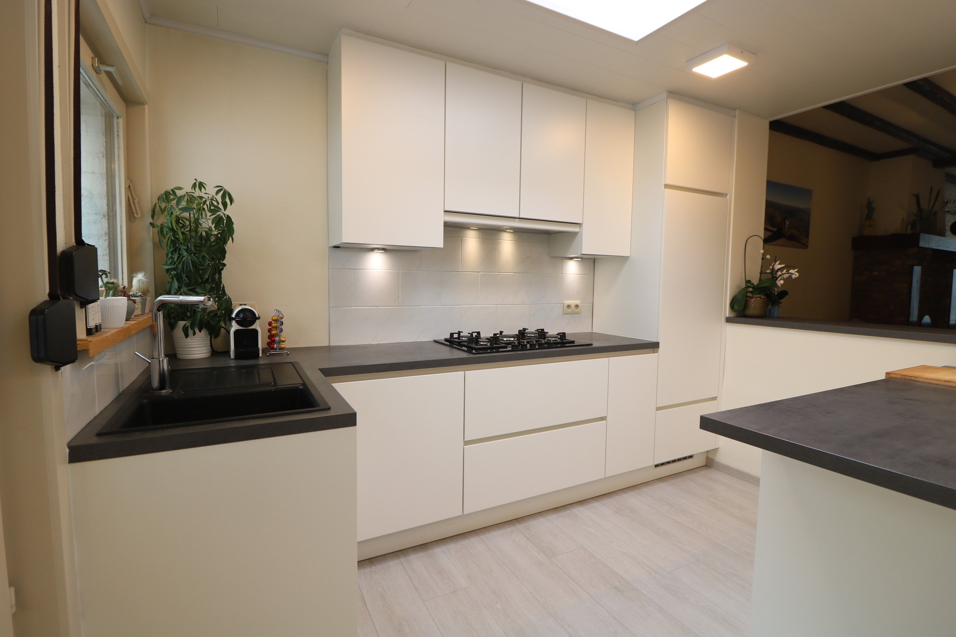 Instapklare woning met 3 slaapkamers en stadstuin, vlakbij centrum, jachthaven en Zeedijk. foto 6