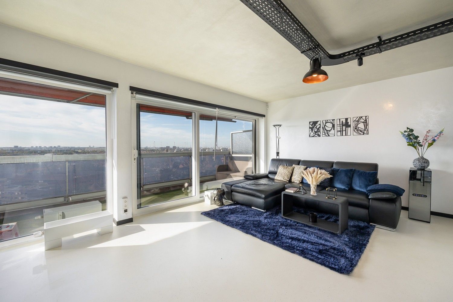 Luxueus appartement met loft gevoel in Merksem foto {{pictureIndex}}