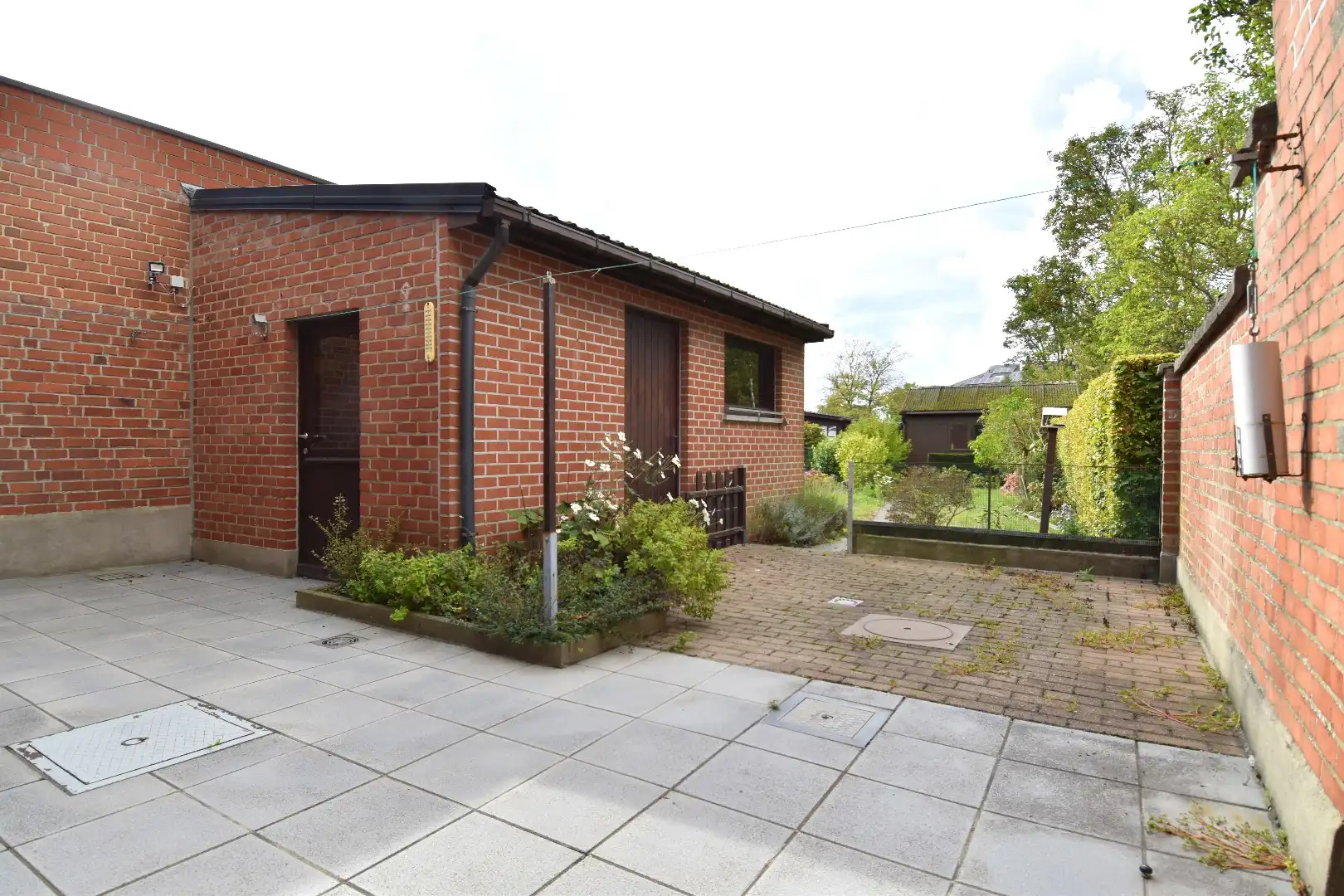 Woning op hoekperceel met 3 slaapkamers, garage en zalige tuin te koop in Gullegem foto 10