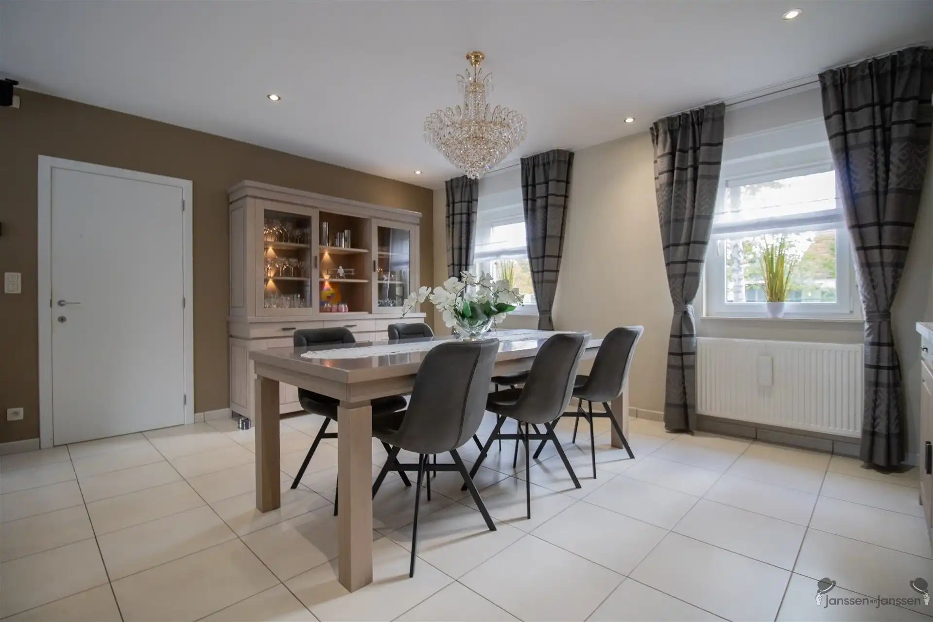 Ruime energiezuinige en instapklare woning met 3 à 4 slaapkamers. foto 5