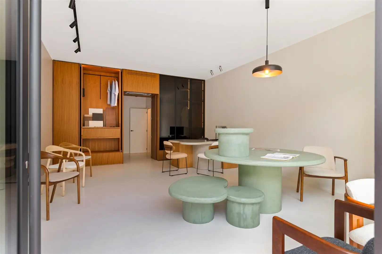 Luxueuze winkelruimte of kantoor vlakbij Rooseveltplaats, Centraal Station en Antwerpse Meir. foto 3