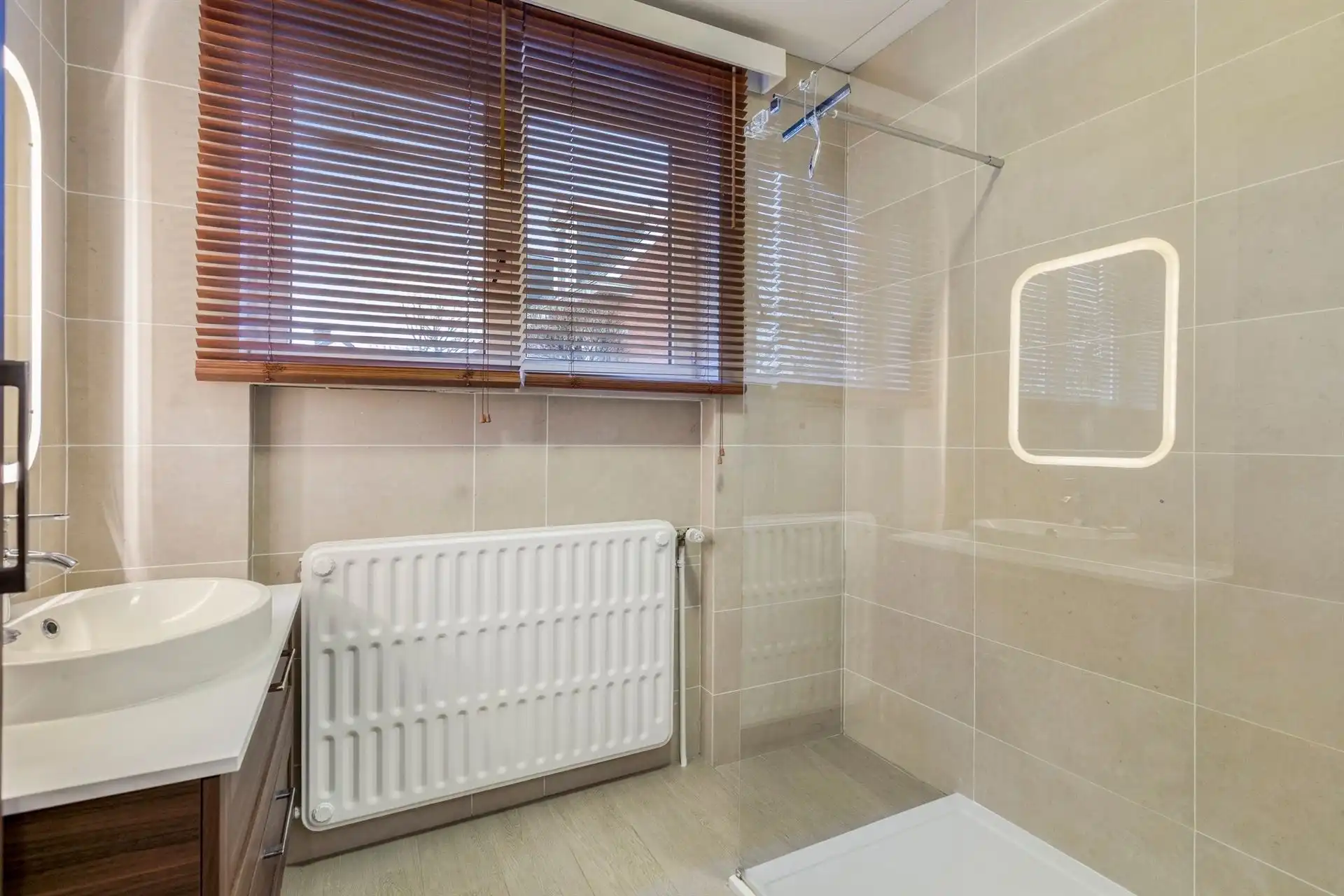 Volledig gerenoveerde hedendaagse villa ±487 m² in de Marnix wijk foto 29