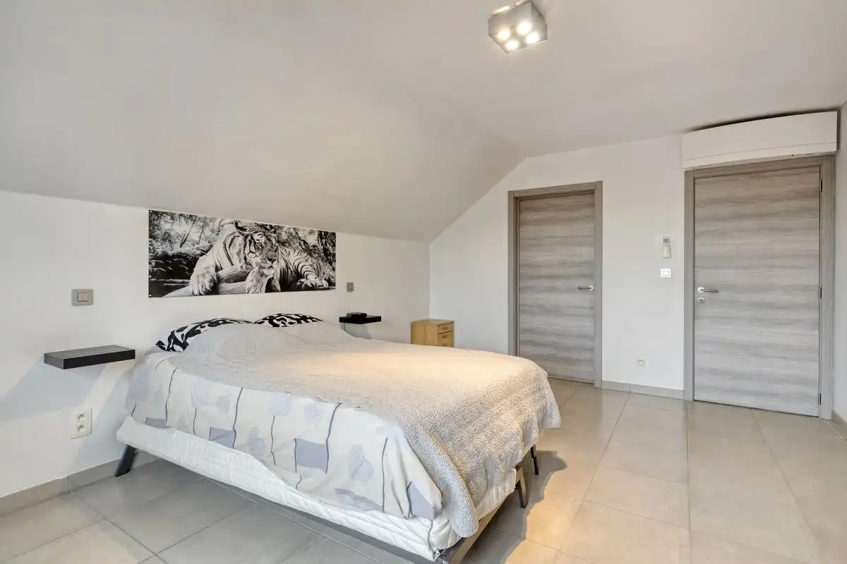 Modern alleenstaand huis te koop in Oppuurs foto 6