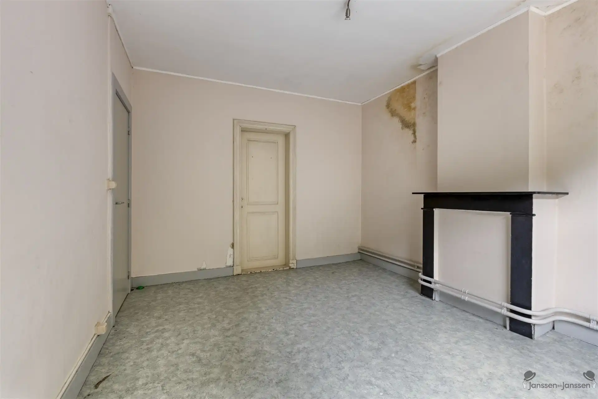 Karaktervolle halfopen bebouwing met potentieel en unieke ligging te Leopoldsburg foto 11