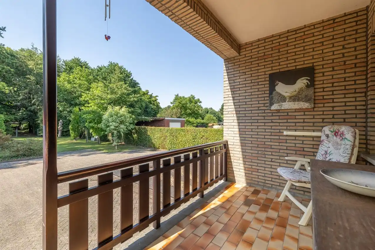 Retrokarakter, diepe tuin en bosgevoel achteraan foto 19