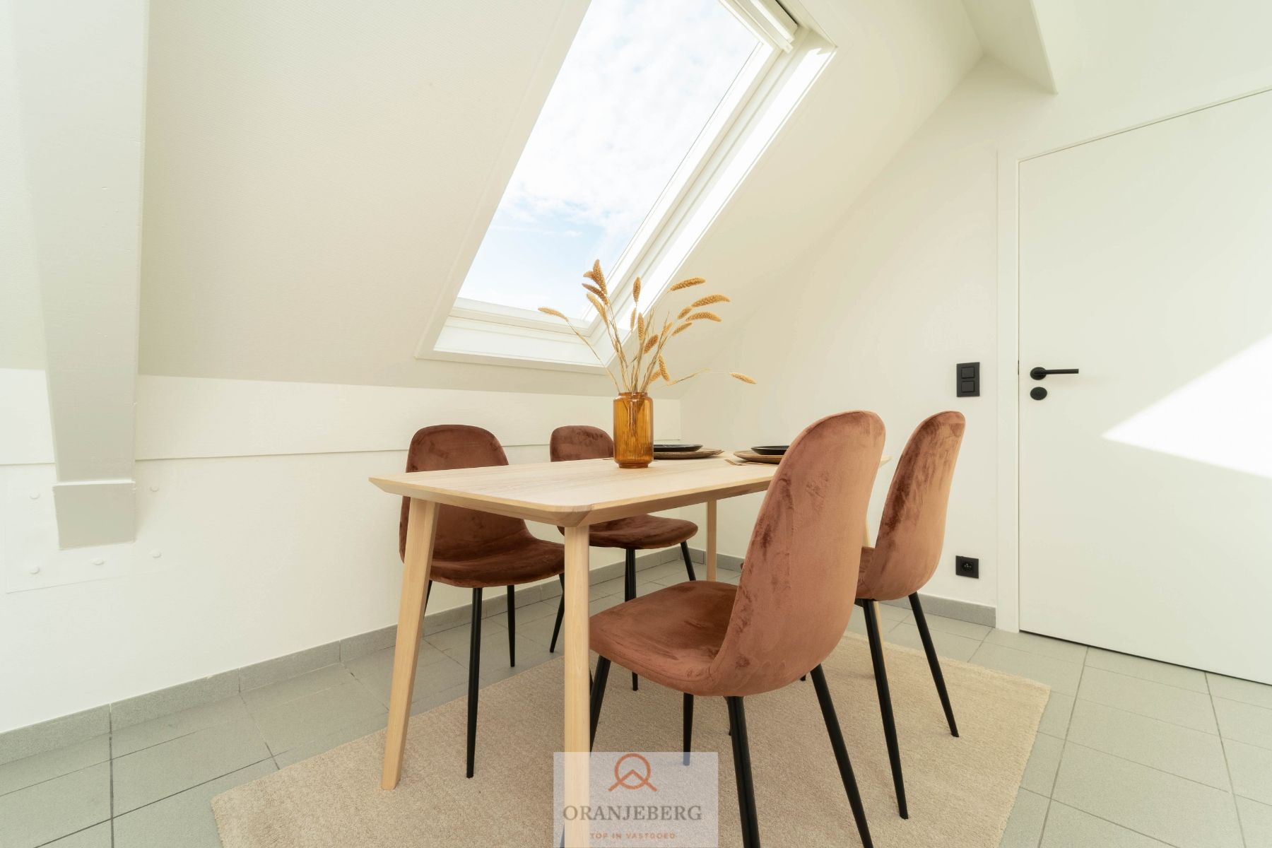 Lichtrijke studio met terras Sint-Amandsberg! foto 7