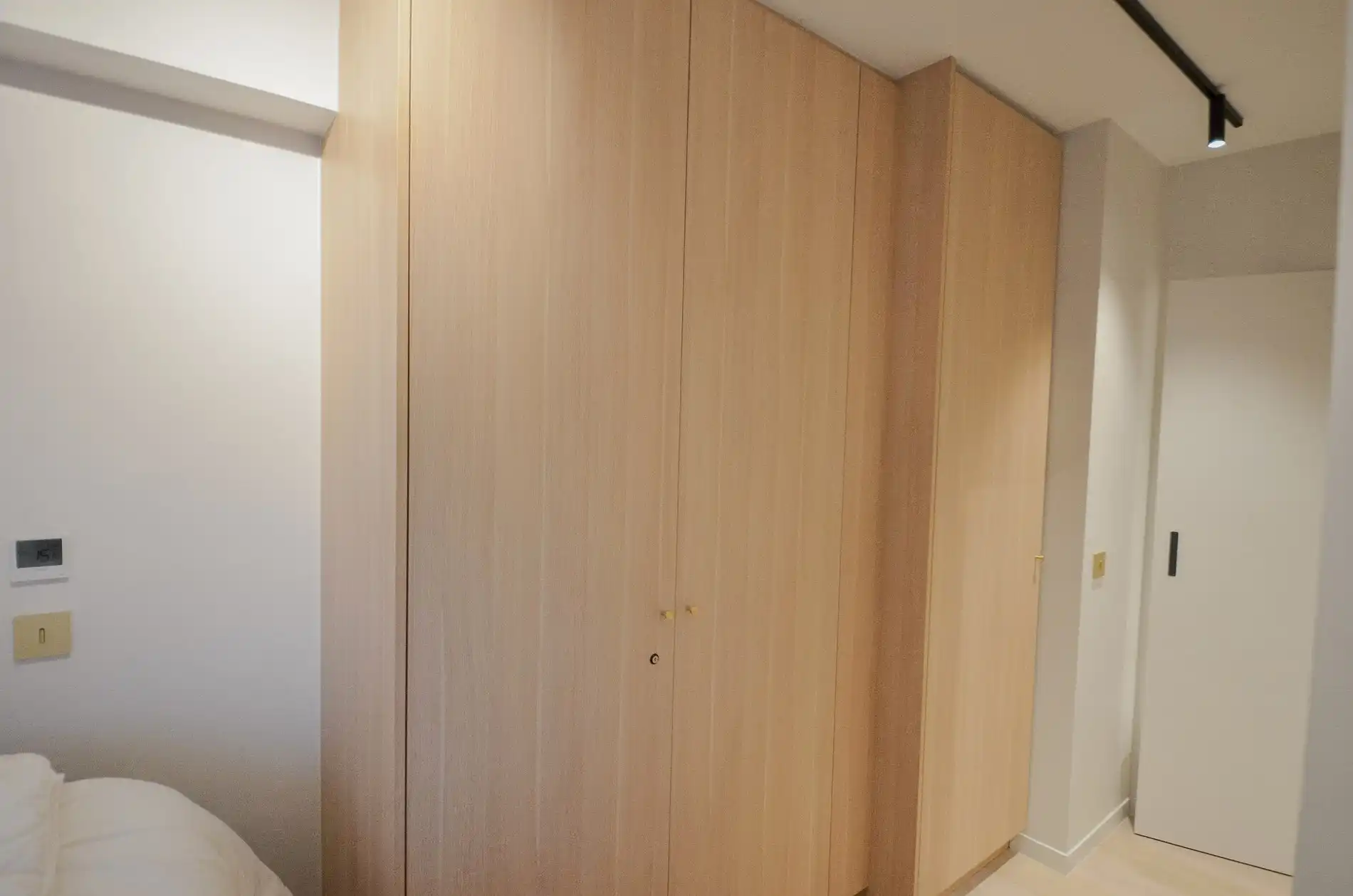 Stijlvol volledig gerenoveerd appartement  op wandelafstand van de zee én het commercieel centrum. foto 13