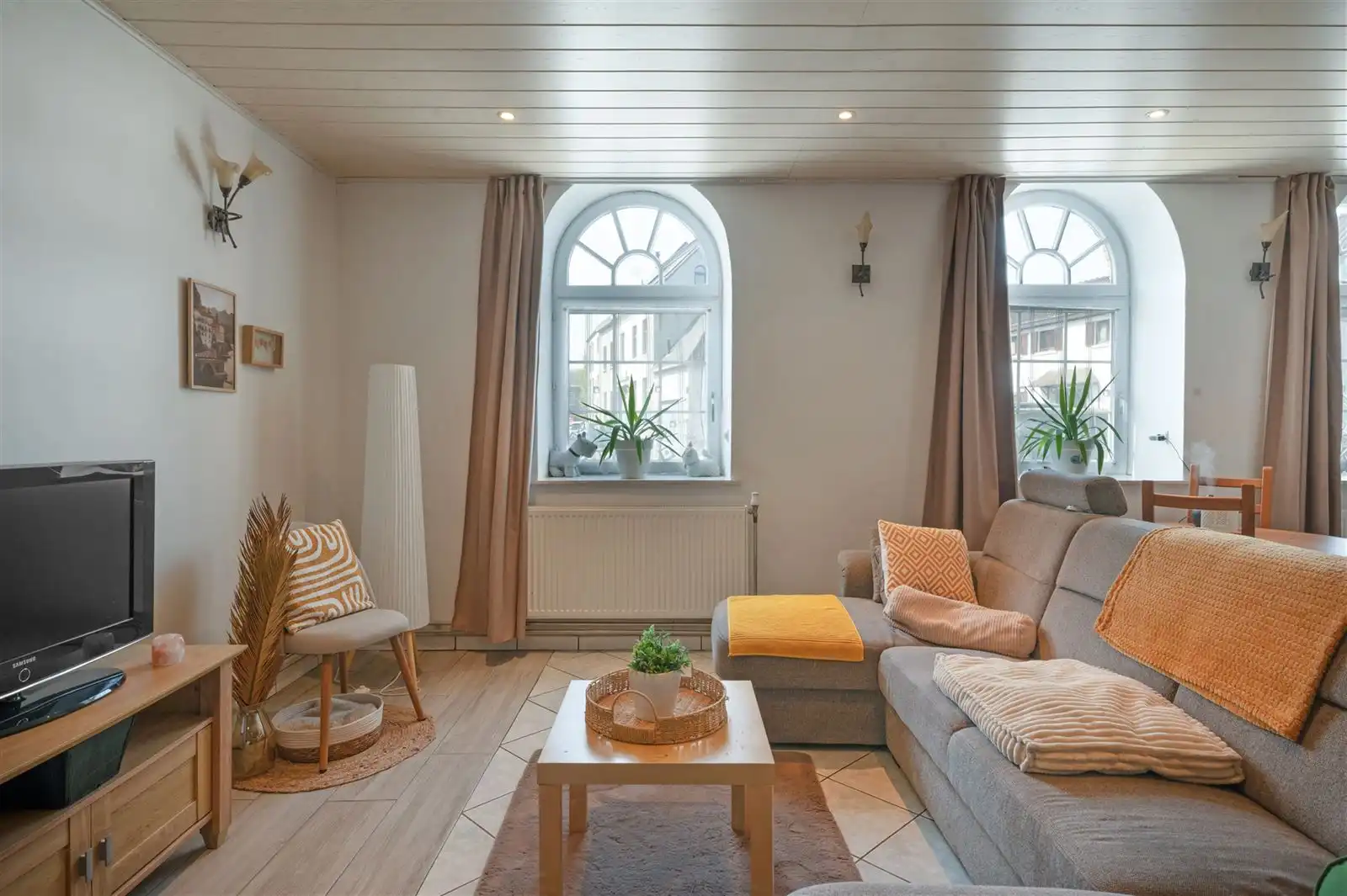 Gelijkvloers app met 2 slpks en garage foto 3