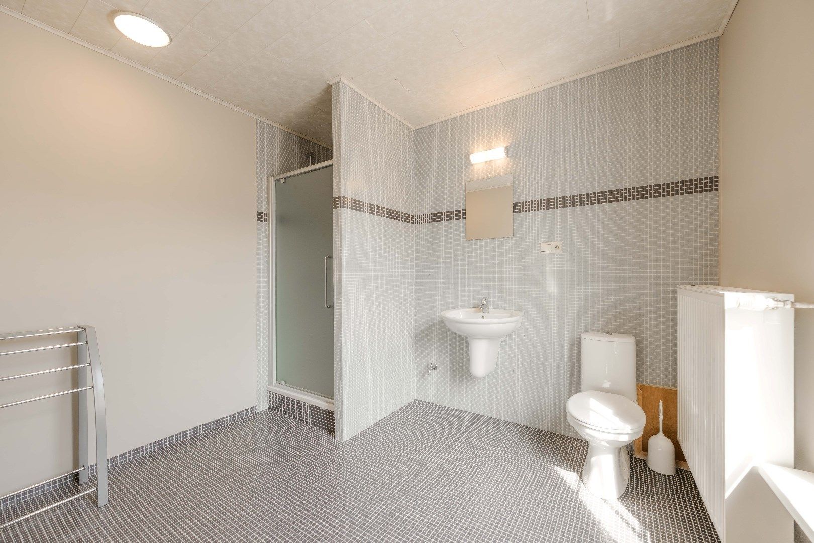 VERRASSEND RUIME WOONST (HANDELSHUIS) MET TUIN & GARAGE | TOEGANG ACHTEROM foto 17