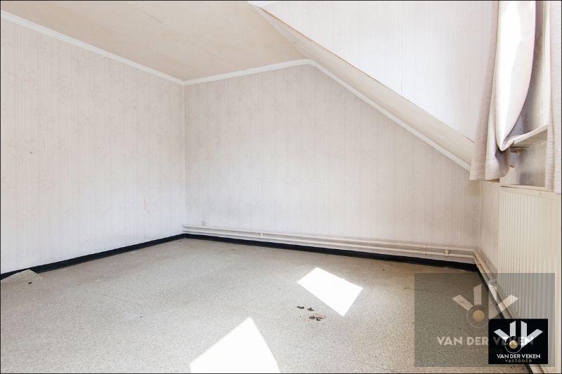 RUIME TE RENOVEREN WONING MET POTENTIEEL foto 16