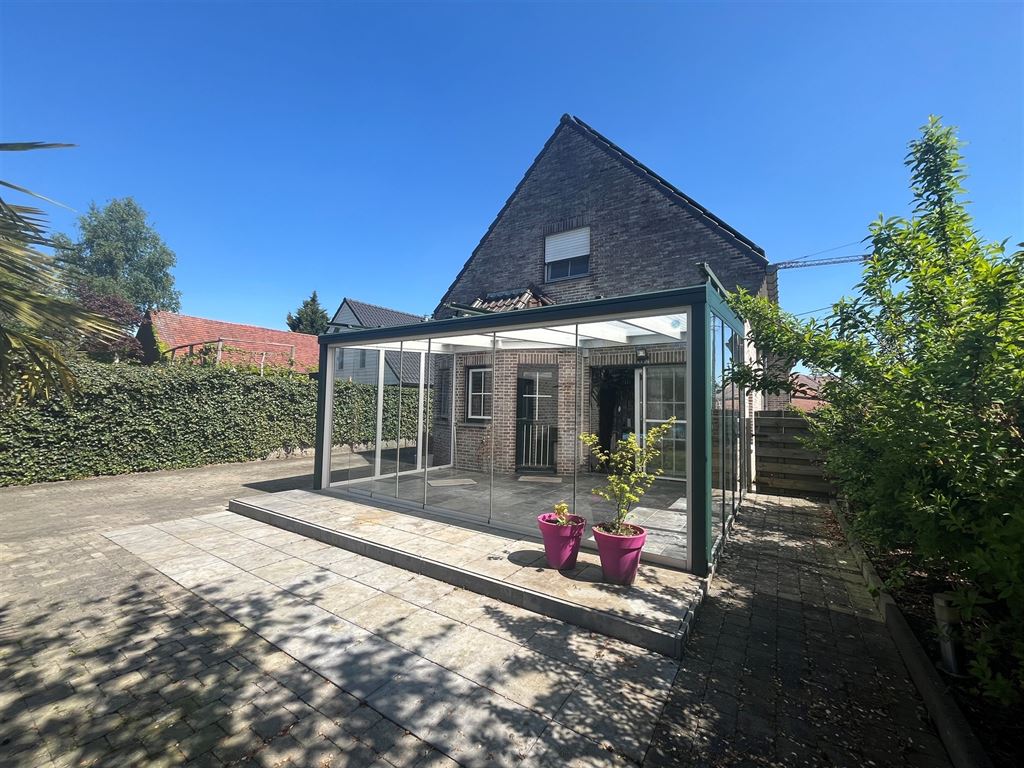 Stijlvolle vrijstaande woning met ruimte voor vrij beroep, garage en verwarmd zwembad op ruim perceel foto 5