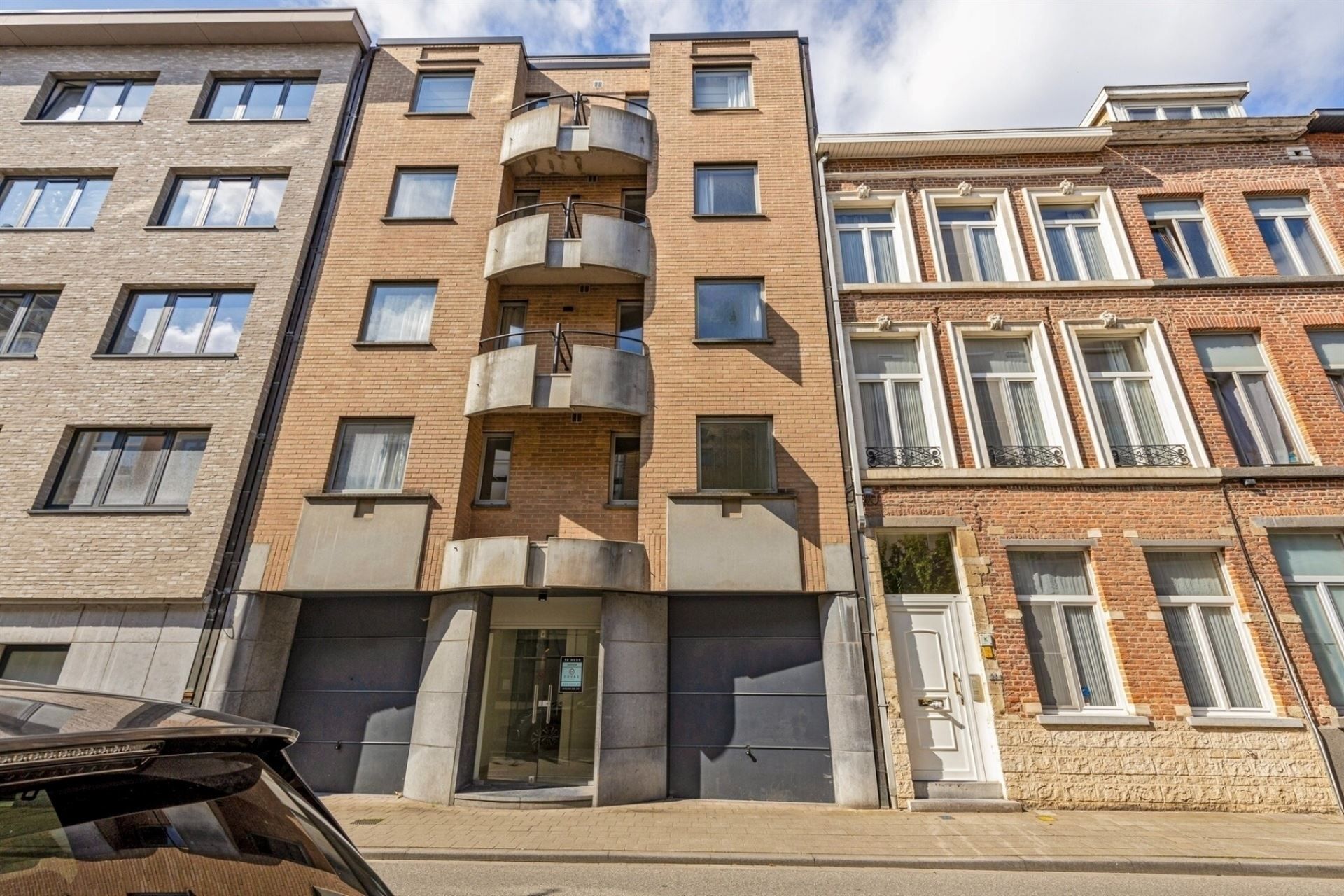 UNIEKE INVESTERINGSOPPORTUNITEIT VAN 2 VOLLEDIGE GERENOVEERDE 1-SLAAPKAMER APPARTEMENTEN foto 1