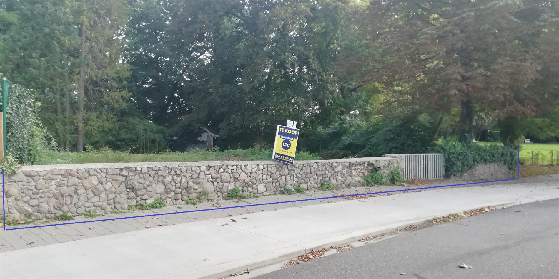 Residentiële bouwgrond OB van 10 a 15 ca vlakbij centrum aan boomgaard en plein foto {{pictureIndex}}