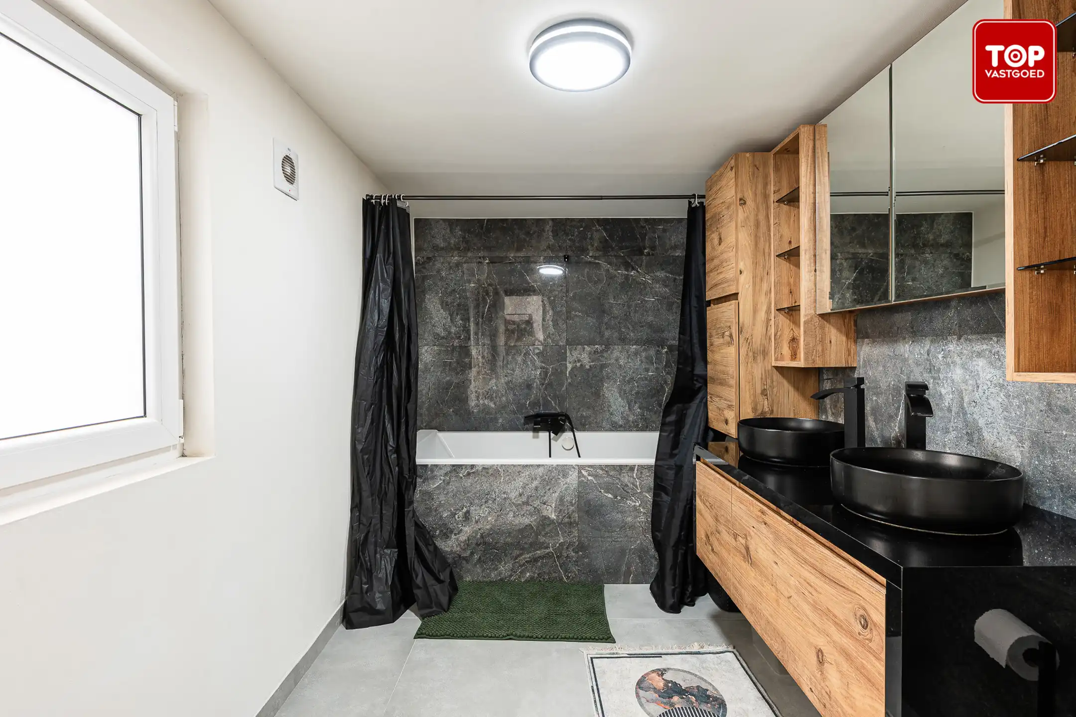 Gerenoveerde open bebouwing met 5 slaapkamers en tuin foto 11