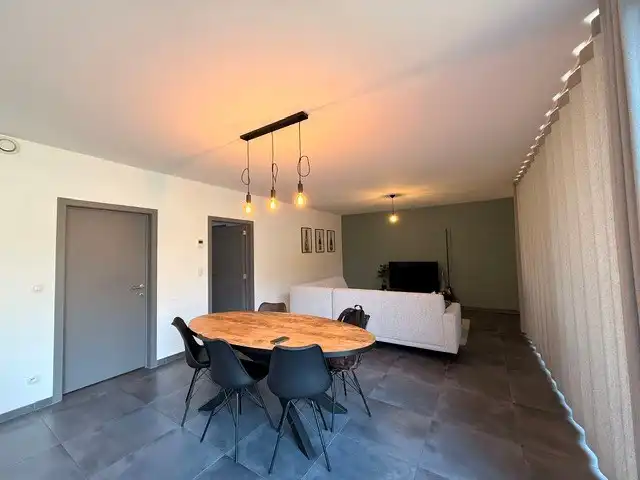 Recent, gelijkvloers appartement afgewerkt met hedendaagse materialen nabij Maaseik! foto 4