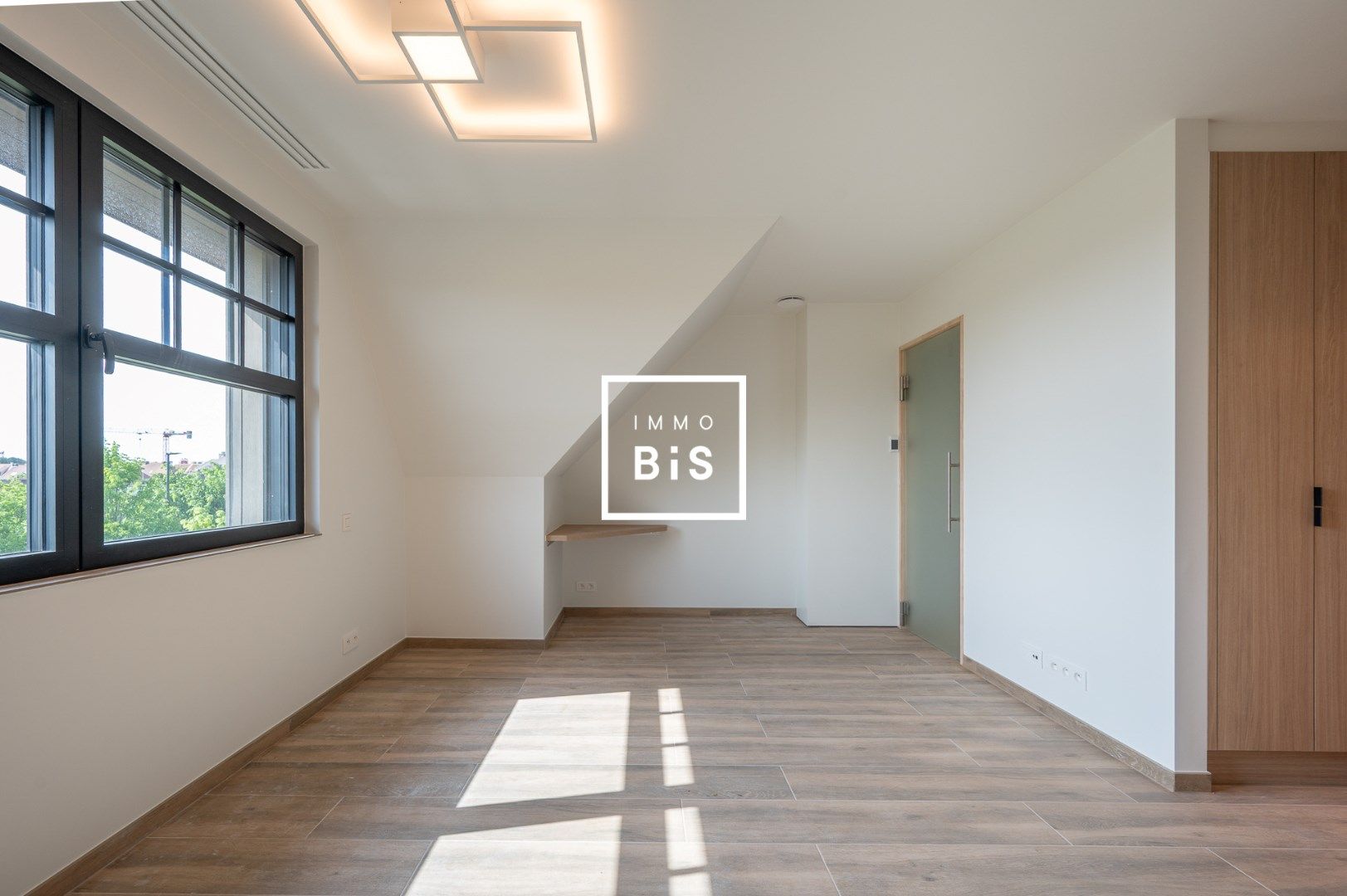 Prachtig afgewerkte hoekwoning, zeer rustig gelegen nabij het centrum foto 15