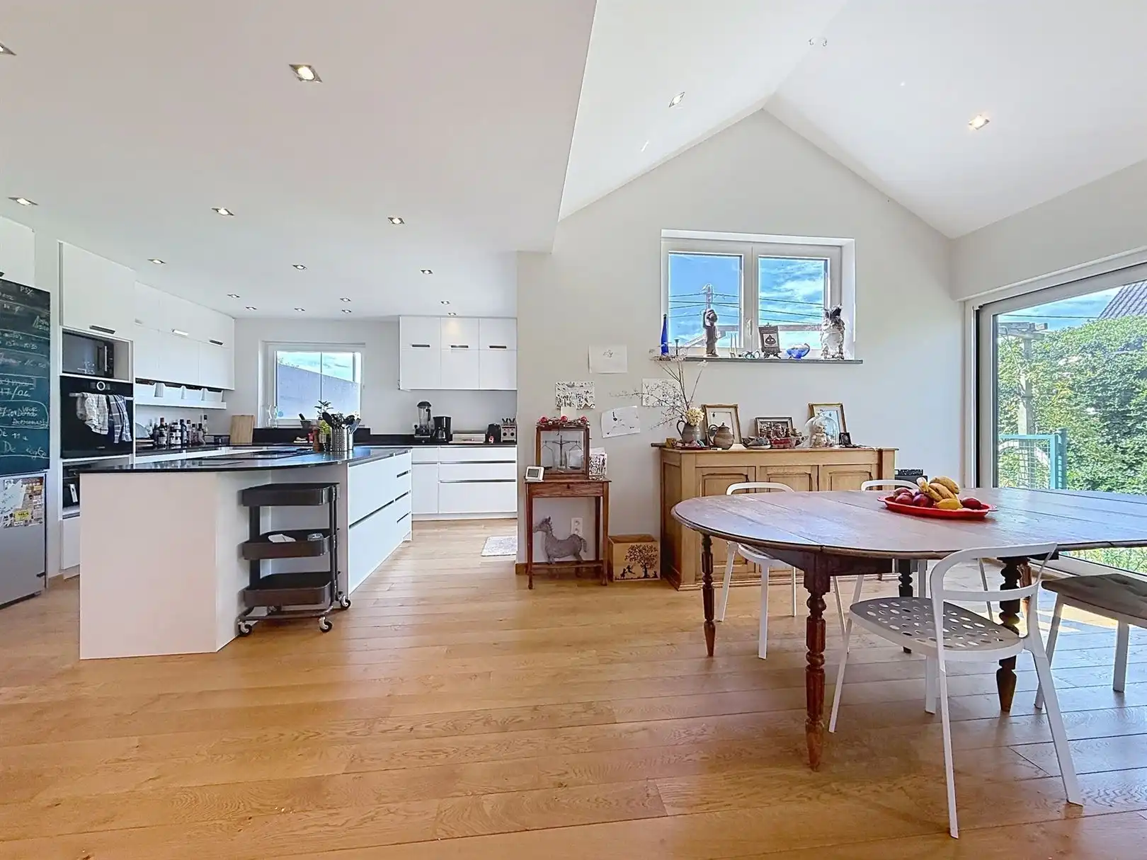 Ruime landelijke woning met 5 slpks, 19a 76ca foto 15