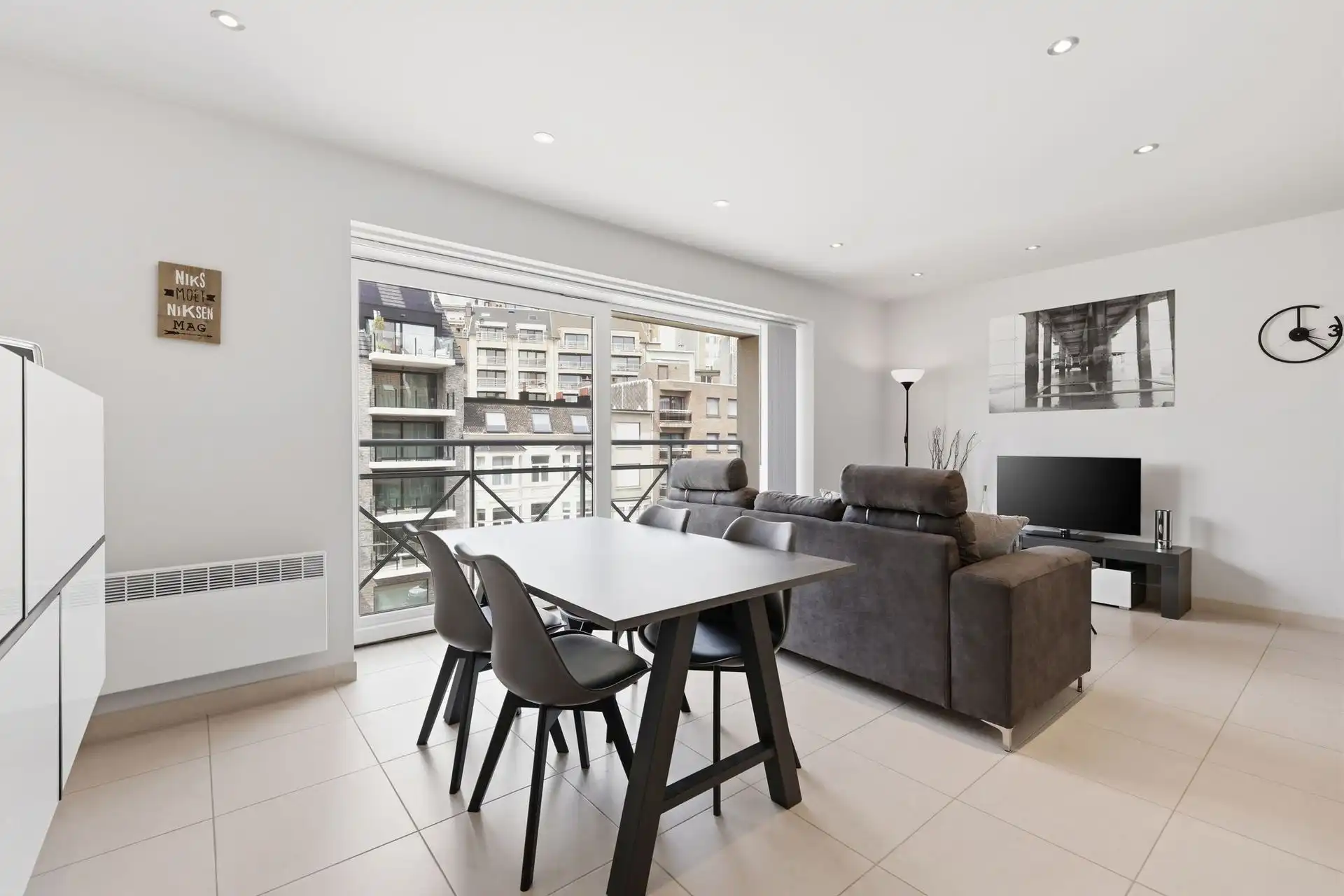 MODERN / STUDIO  foto {{pictureIndex}}