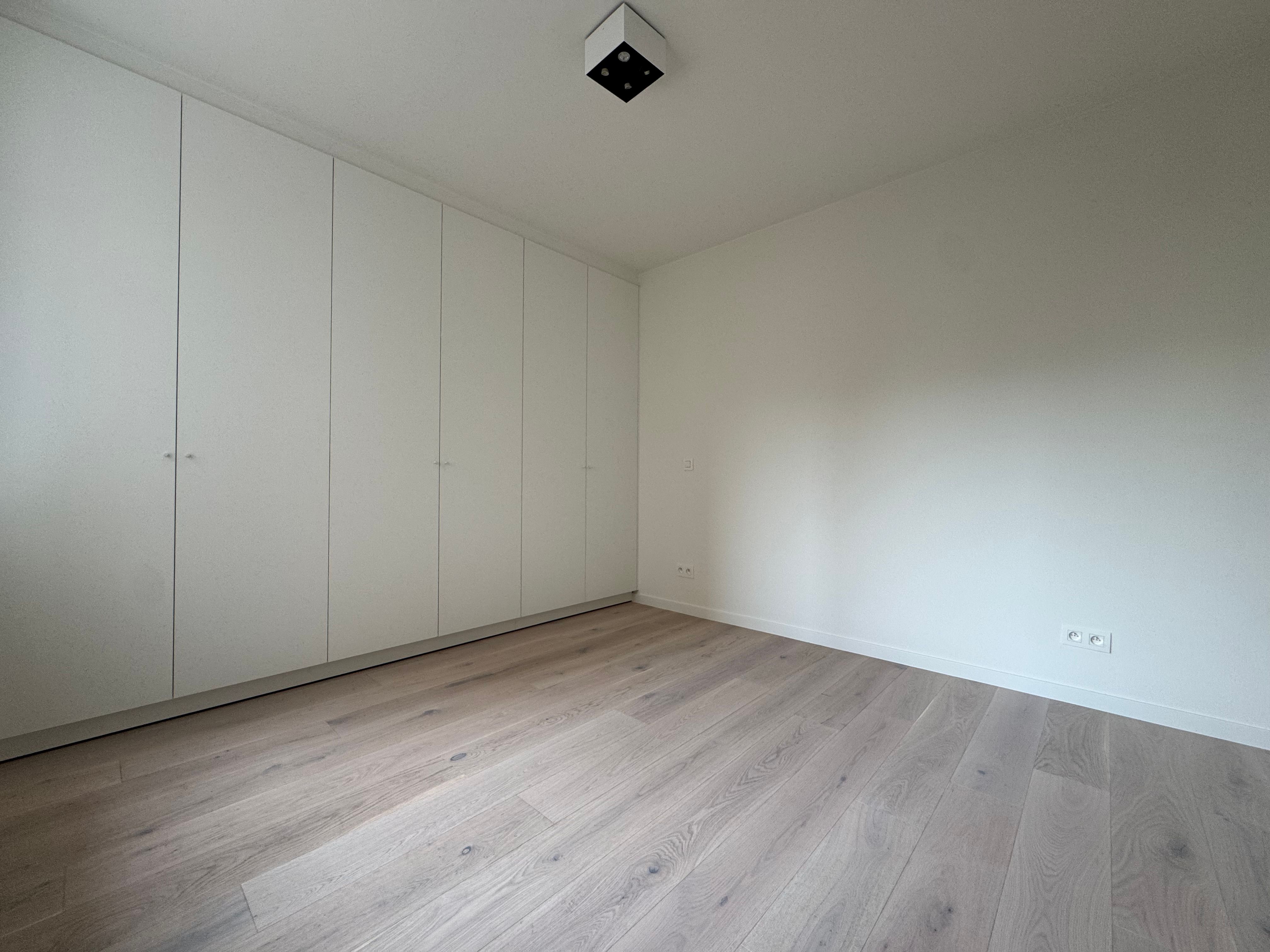 Stijlvol gerenoveerd appartement met 2 slaapkamers en terras foto 14