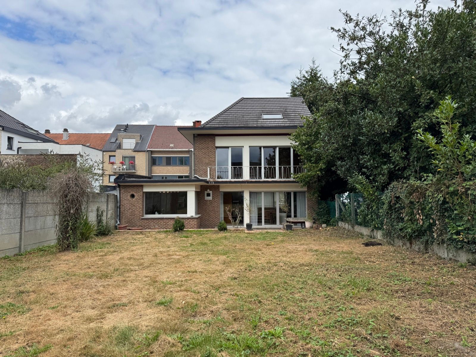 Woning in centrum van Halle met grote tuin foto 4