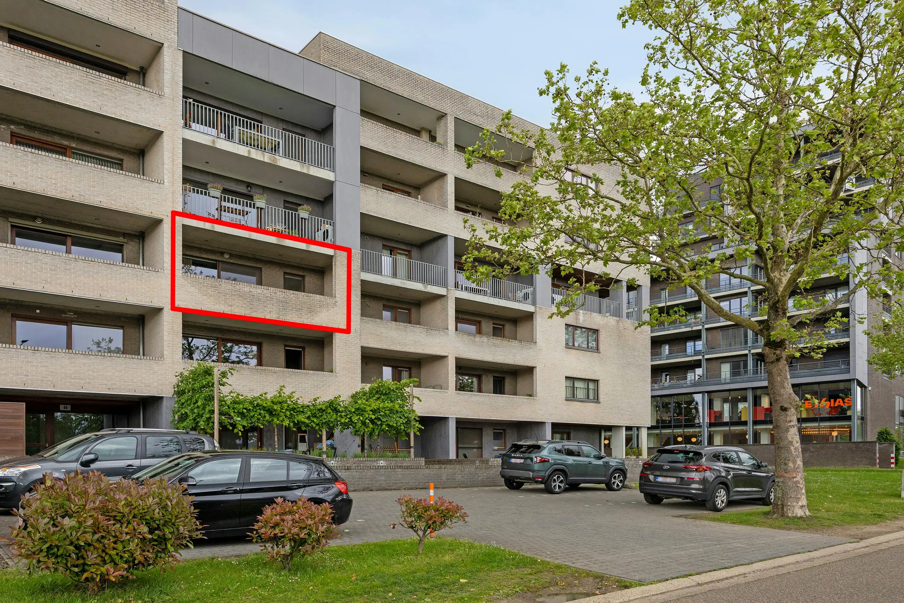 Ruim drie slaapkamer appartement te Hasselt met autostaanplaats foto 22
