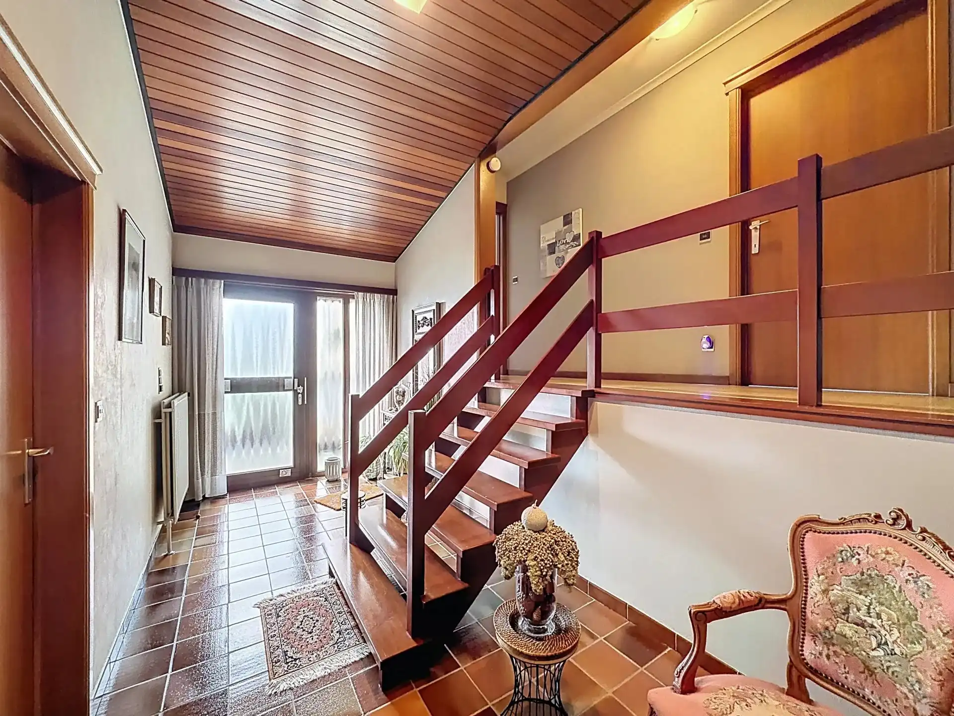 Verzorgde woning met 3 slaapkamers op mooi perceel. foto 4